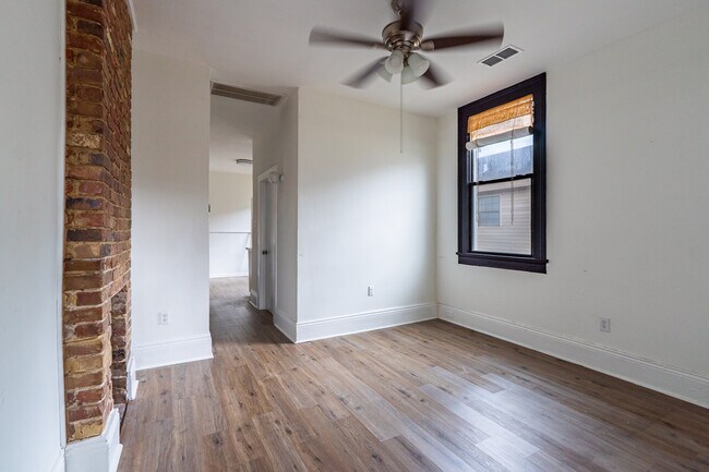 Building Photo - 1732 Allen St