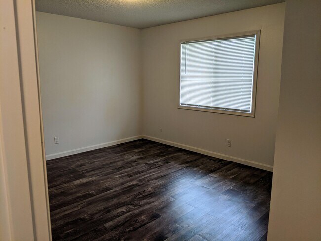 Building Photo - 809 Radcliffe Cir