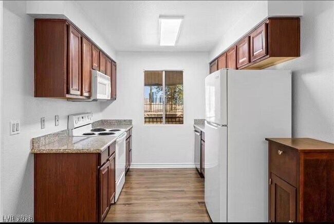 Foto del edificio - 4450 Sandy River Dr