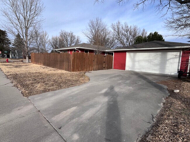 Foto del edificio - 302 E Hamilton St