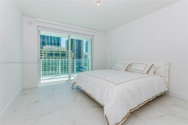 Building Photo - 1080 Brickell Ave