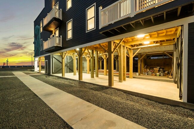 Building Photo - 803 Avenue K