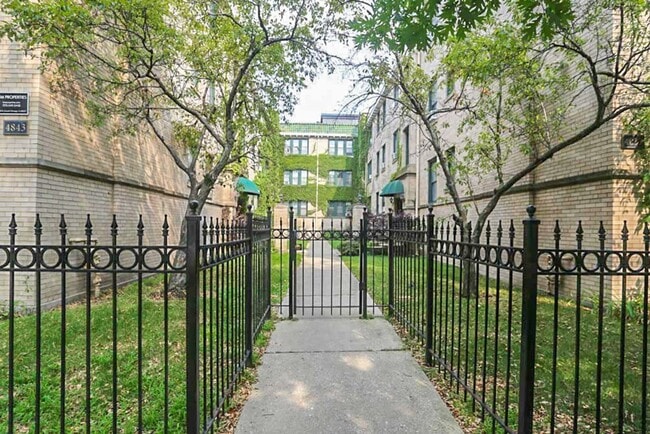 Building Photo - 4816 N Wolcott Ave