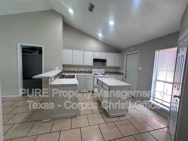 Foto del edificio - 2805 Summer Ridge Dr