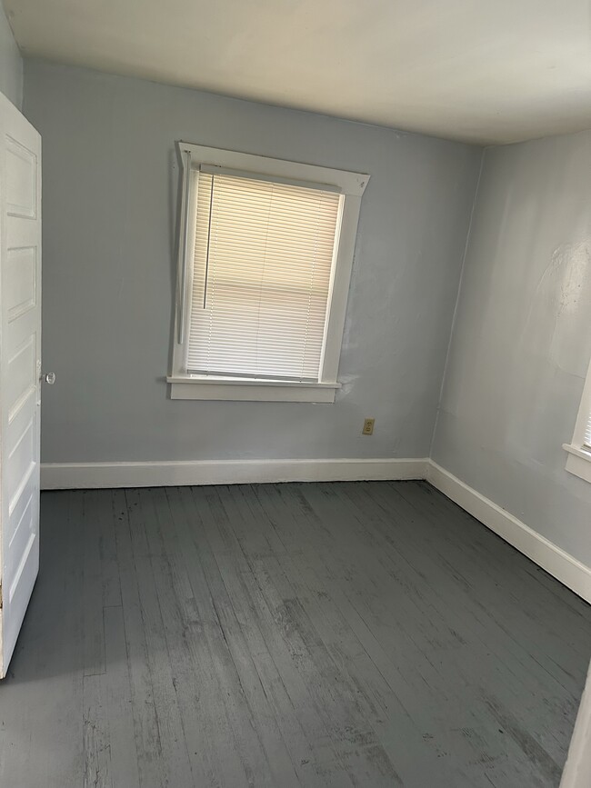 Building Photo - 1208 E Dayton St