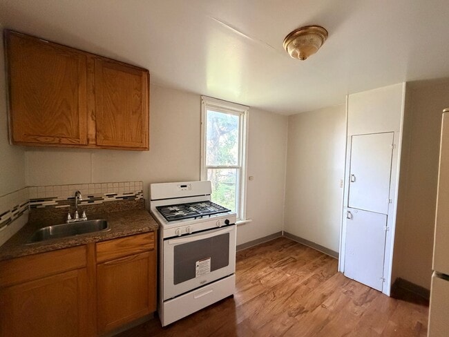 Building Photo - 848 15th St