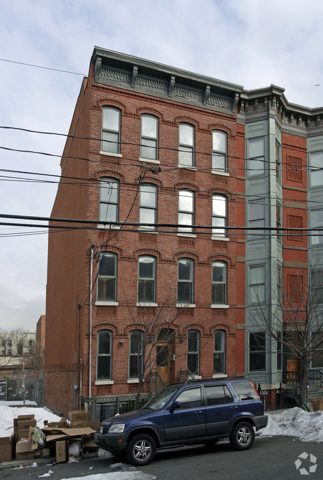 Primary Photo - 128 Bright St