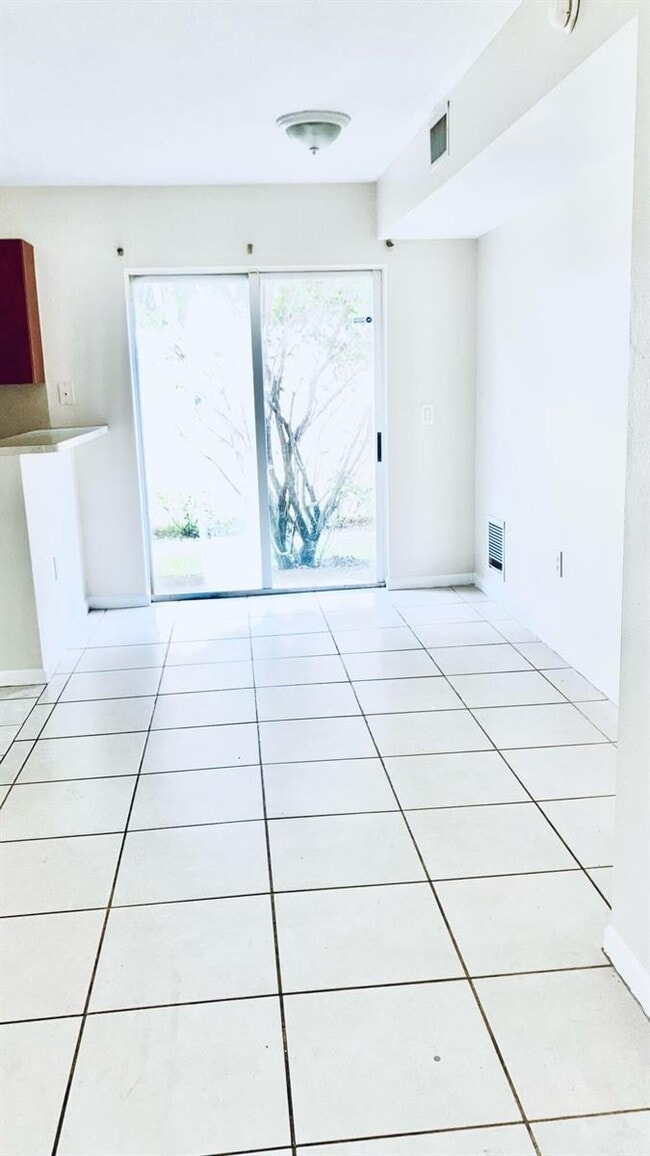 Foto del edificio - 3770 N Jog Rd