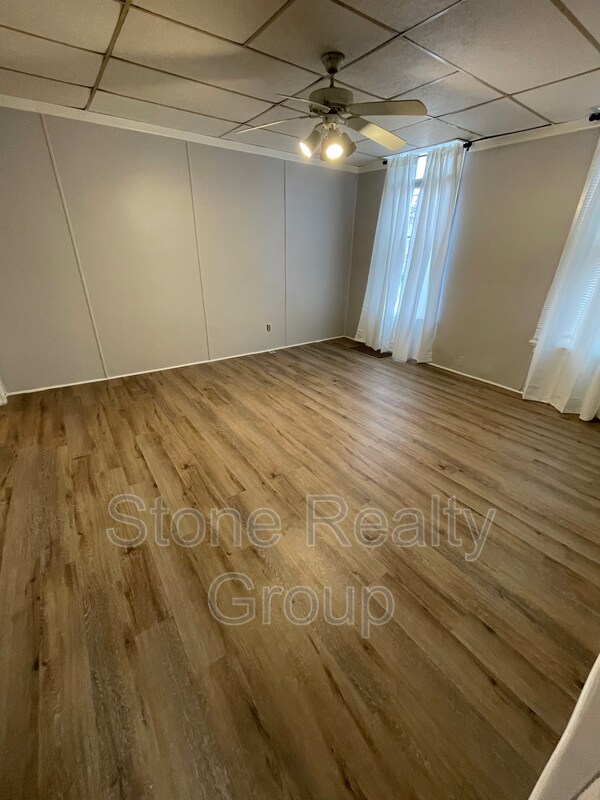 Building Photo - 518 Crawford St