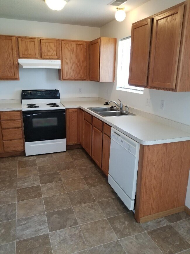 251 7th Ave, Newport, MN 55055 Townhome Rentals in Newport MN