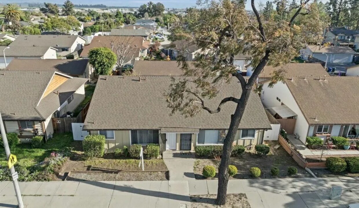 Foto principal - 8812-8814 North Bank Ave.
