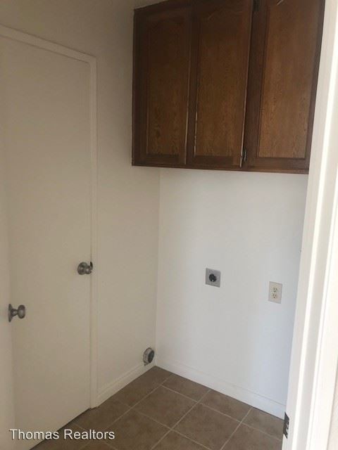 Building Photo - 4571 Winona Ave