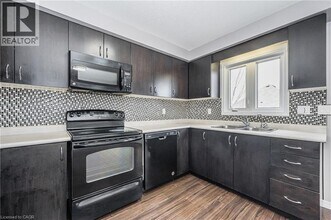 Building Photo - 224 Jessica Cres