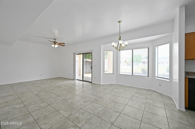 Building Photo - 605 W Latona Rd