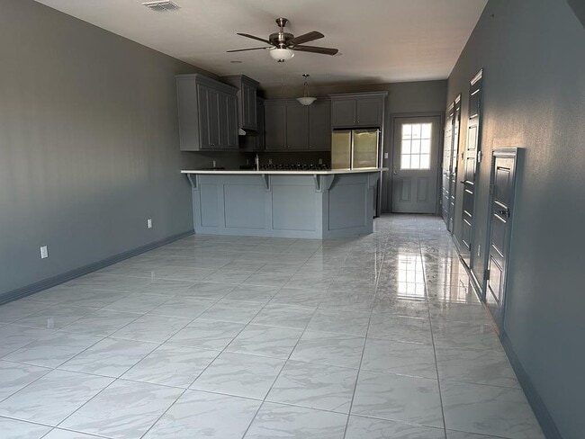 Building Photo - 530 Ebony