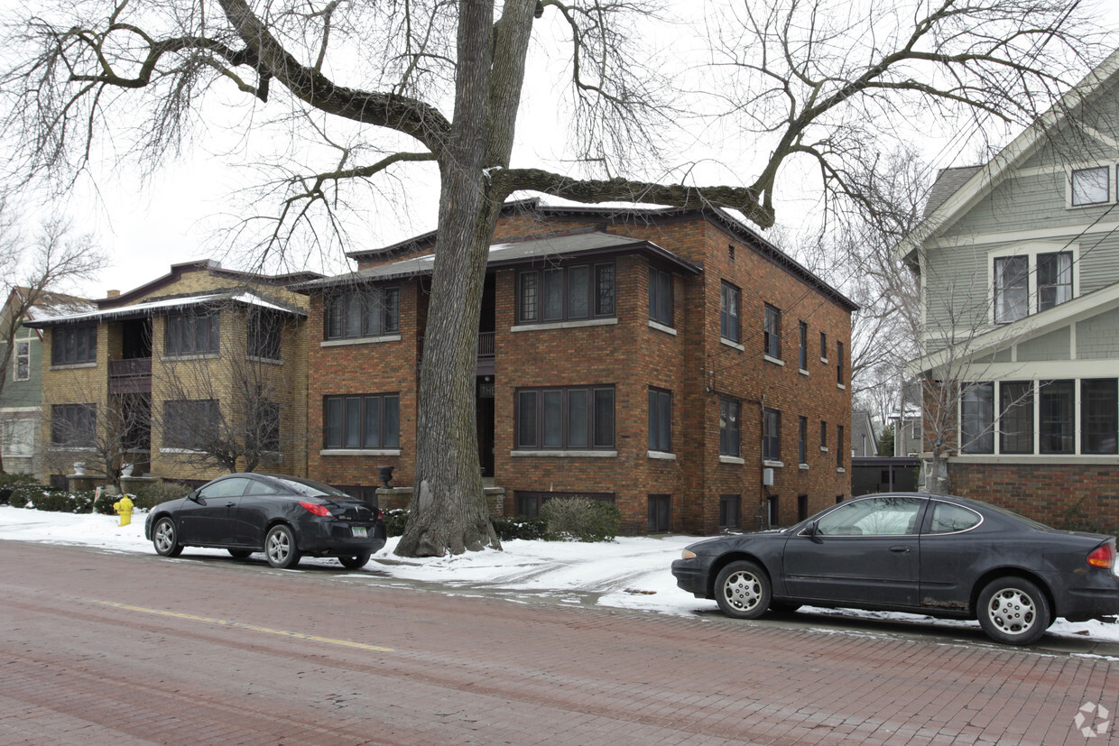 Building Photo - The Carolina