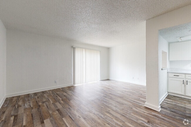 2BR, 1.5BA - 1036SF Townhouse - Regency Apartments