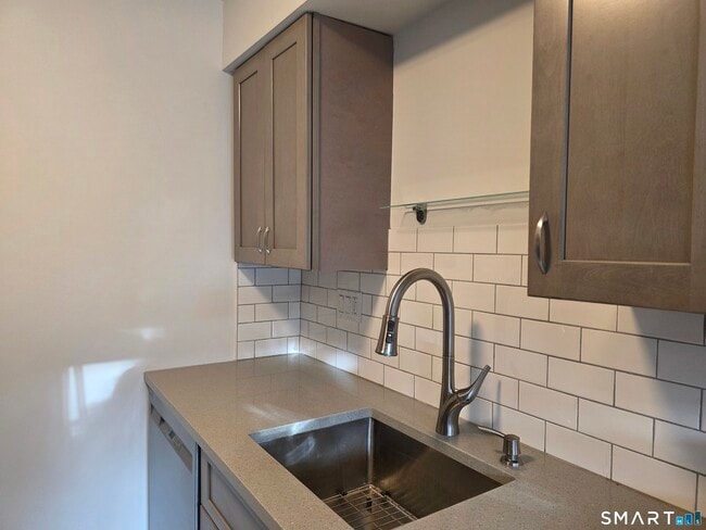 Building Photo - 45 Towne House Rd