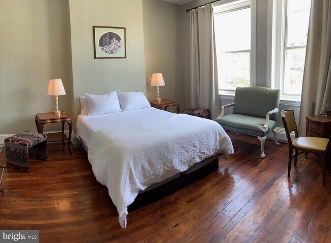 Foto del edificio - 4913 Warrington Ave