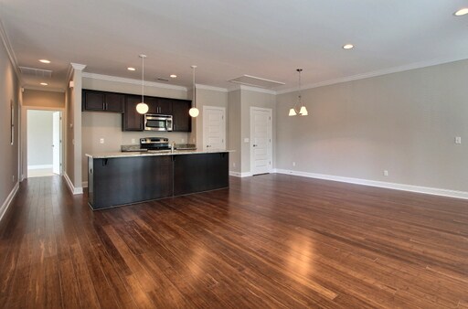 Building Photo - 609 E Broad St