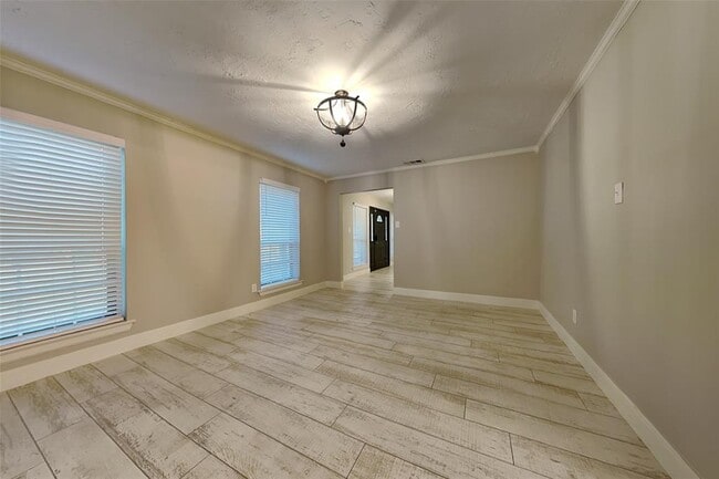 Foto del edificio - 34 E Wandering Oak Dr