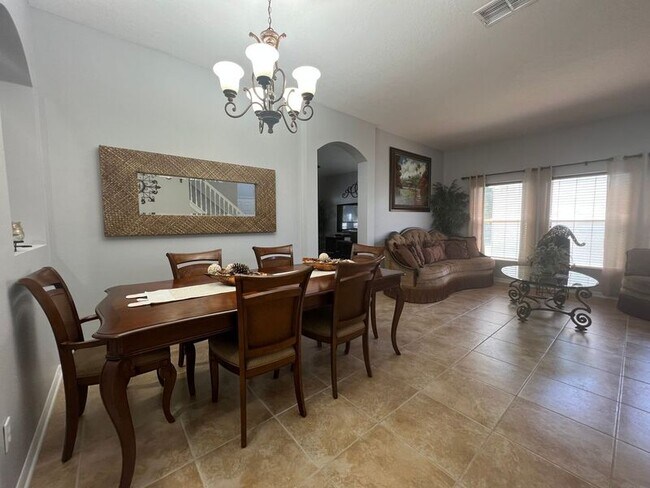 Foto del edificio - 2319 Carnation Hill Ct