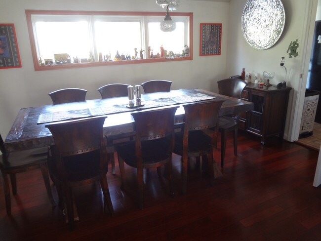 Dining Room - 3511 N Nottingham St