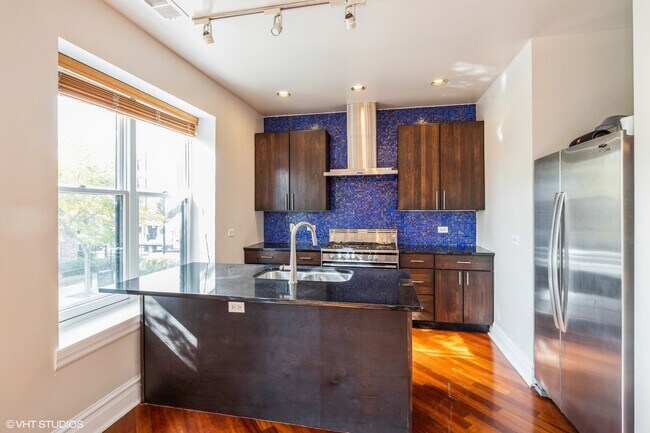 Building Photo - 754 W 33rd St