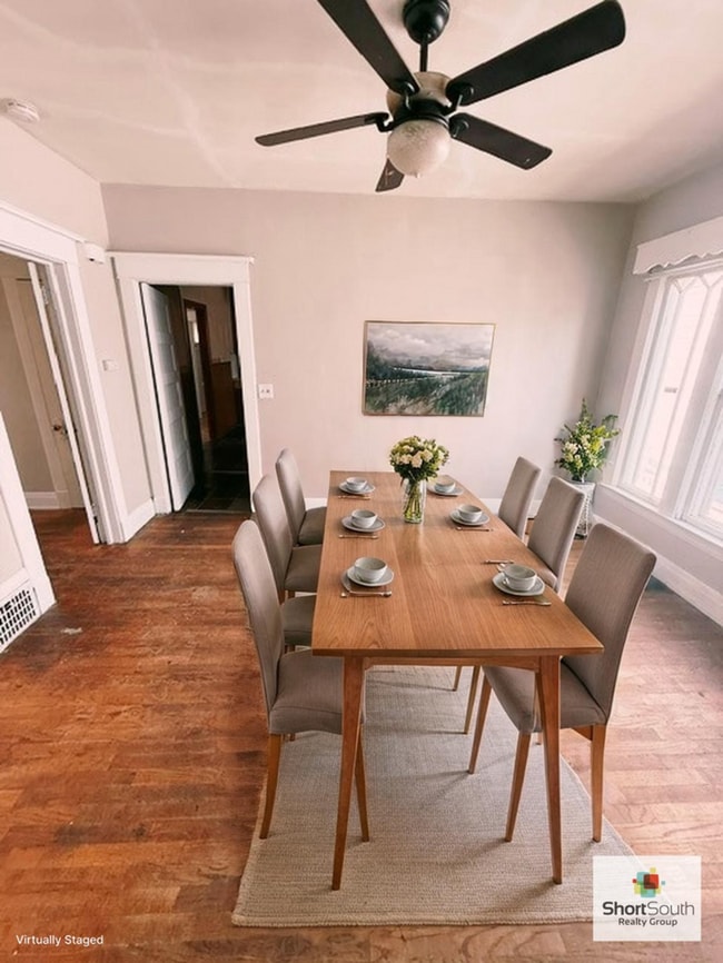 Building Photo - Updated 3 bed 1 bath main floor apartment