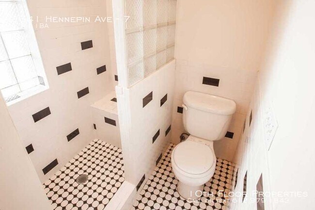 Building Photo - 3 Bedroom 1 Bath in Uptown!