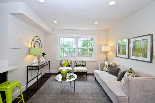 Foto del edificio - 469 Ridge St NW