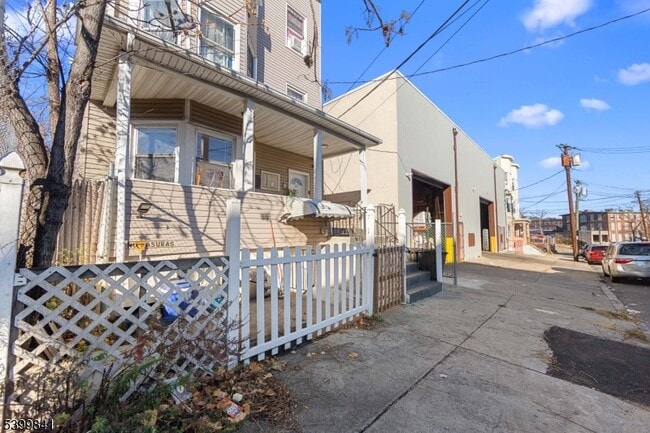 Foto del edificio - 84 Washington Pl