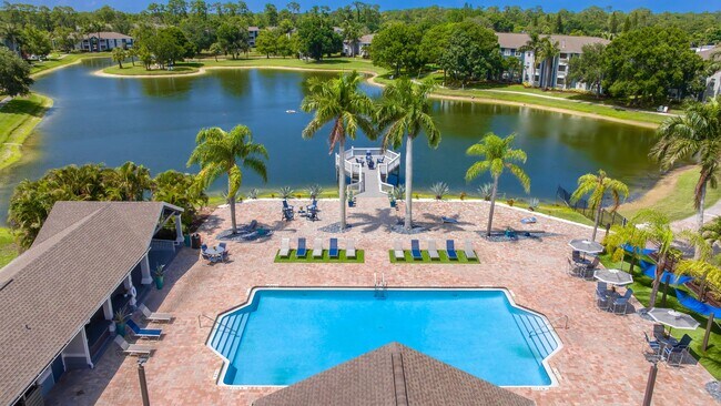 Building Photo - Grand Oaks At The Lake