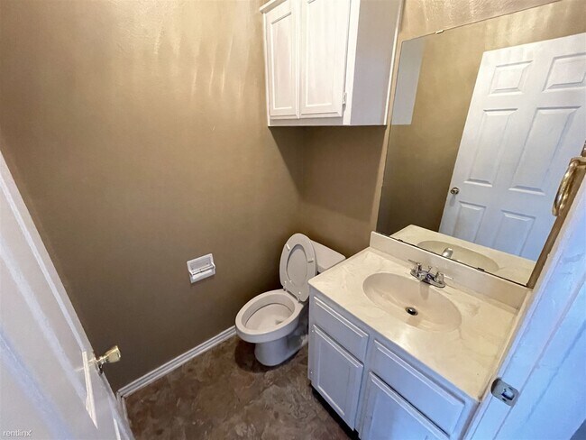 Foto del edificio - 2 br, 1 bath House - 2310 W Hickory St Apt B