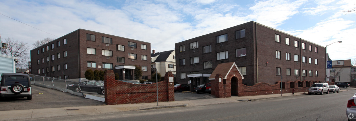 Building Photo - Everett Gardens
