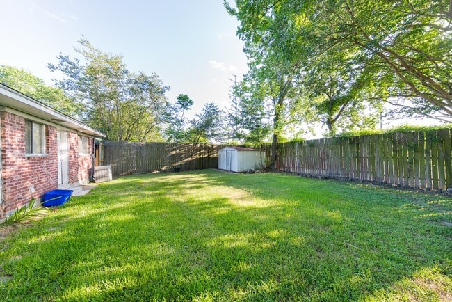 Building Photo - 5812 Community Dr