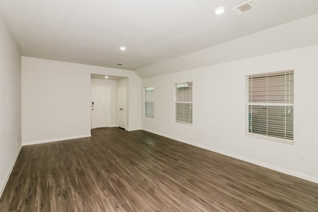 Building Photo - 18827 Venito Dr