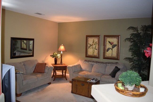 Building Photo - Resort Living! 1BR condo