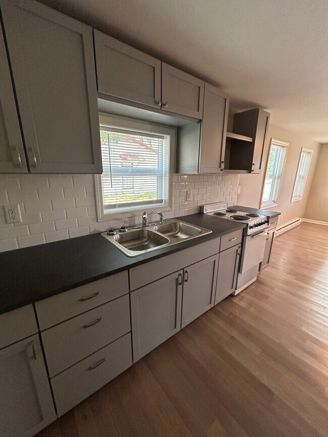 Foto del edificio - 305 N Main St