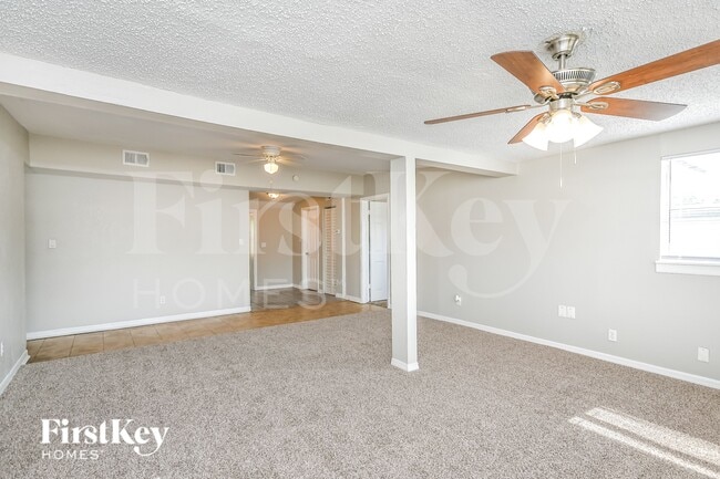 Building Photo - 493 Notre Dame Dr