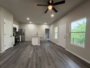 Building Photo - 7610 Windsor Oaks