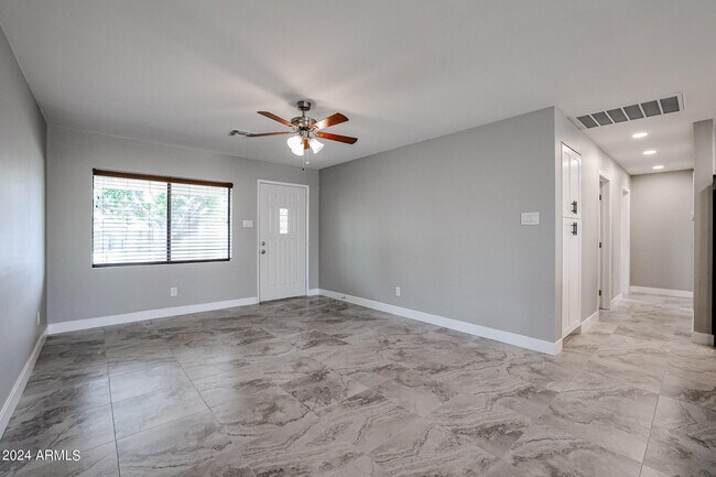 Building Photo - 2427 W Citrus Way