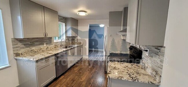 Building Photo - 838 E 51st St