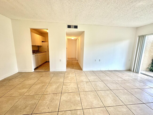 Foto del edificio - 1239 Benoist Farms Rd