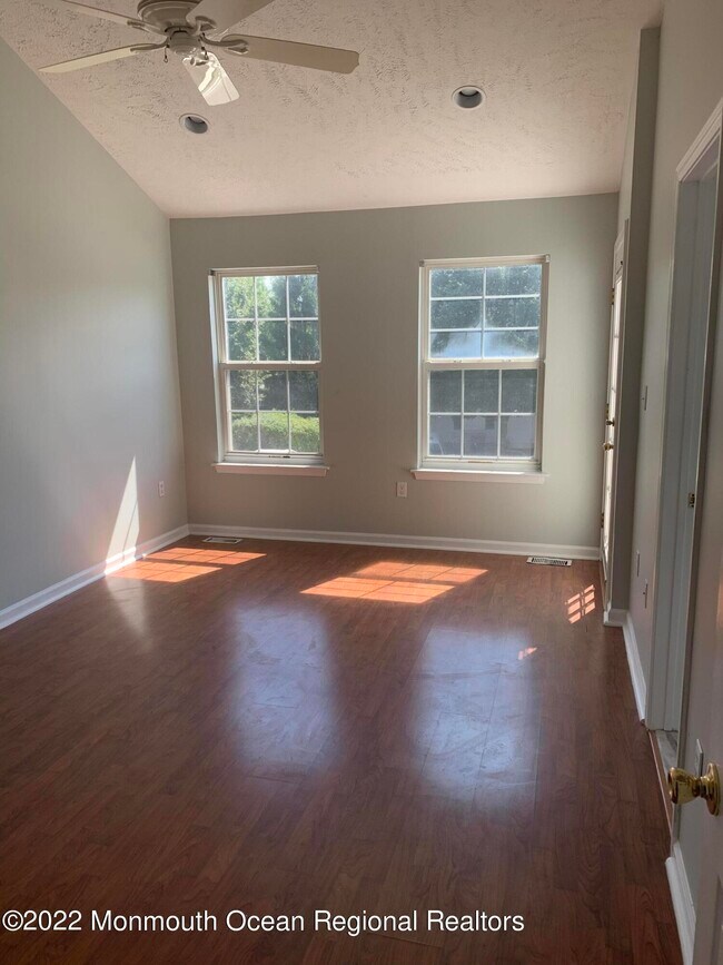 Foto del edificio - 39 Alpine Rd