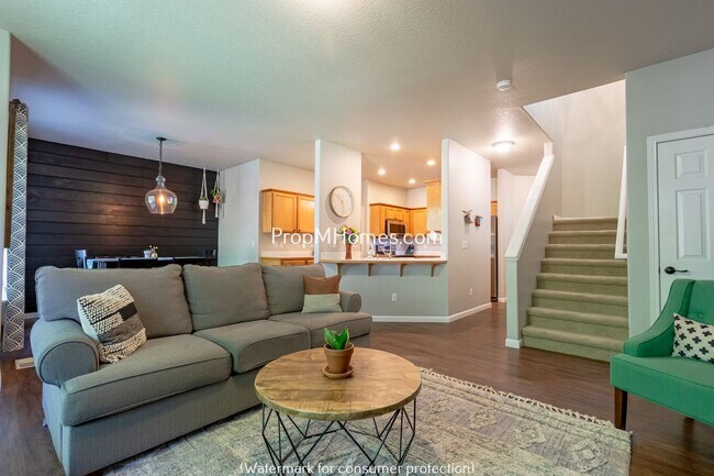 Building Photo - 21125 SW Ladyfern Dr