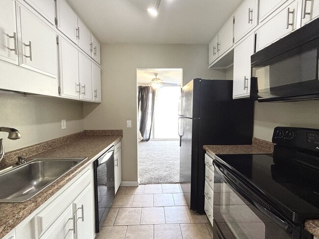 Building Photo - 710 E 200 S