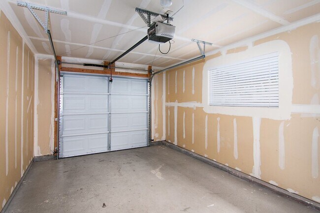 Foto del edificio - Gorgeous 3-Bed Townhome in Pleasant Grove....