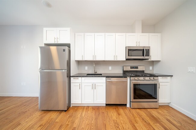 Building Photo - 541 42nd St