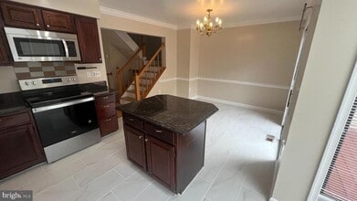 Building Photo - 20320 Cedarhurst Way